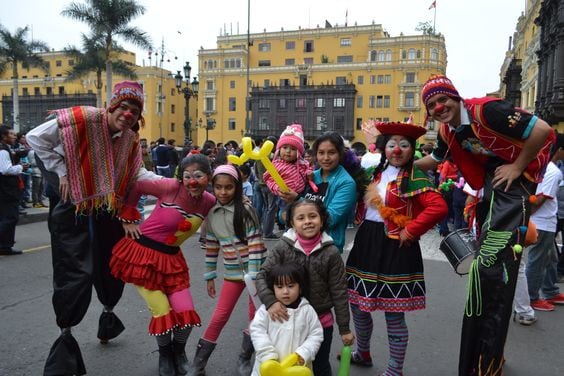 Niños y niñas promueven un gran abrazo con sus familias, sociedad y autoridades en Plaza de Armas de Lima. Actividad se realizará a las 11:00 am. ((Difusión))