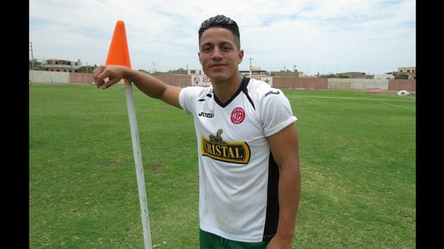 El delantero debutó en primera división en el 2008 con la camiseta de Alianza Lima.