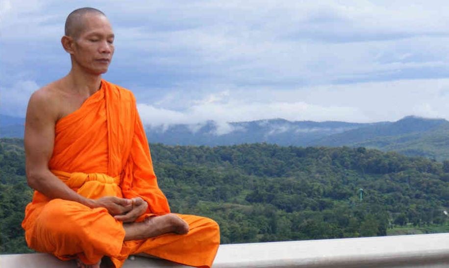 Este monje budista 'sonríe' dos meses después de su muerte y se vuelve viral (Foto: Facebook)