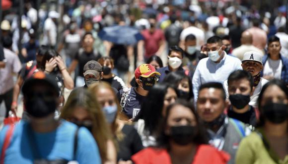 En algunos países de Latinoamérica, el uso de la mascarilla ha vuelto a ser obligatorio debido a olas de COVID-19. (Foto de  ALFREDO ESTRELLA / AFP)