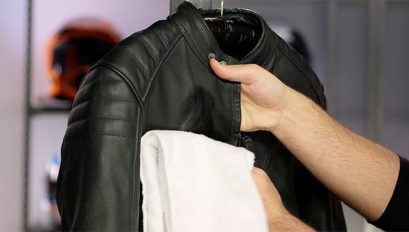 Especialista de Renzo Costa nos brinda los mejores tips para prolongar la 'vida' de nuestros zapatos y casacas de cuero.