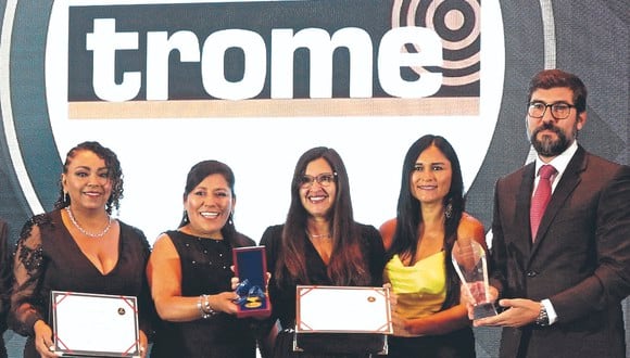Carla Chévez, representante de la Aspem, Wendy Amanzo, Patricia García y José Manuel jurado, gerente comercial del grupo el comercio.