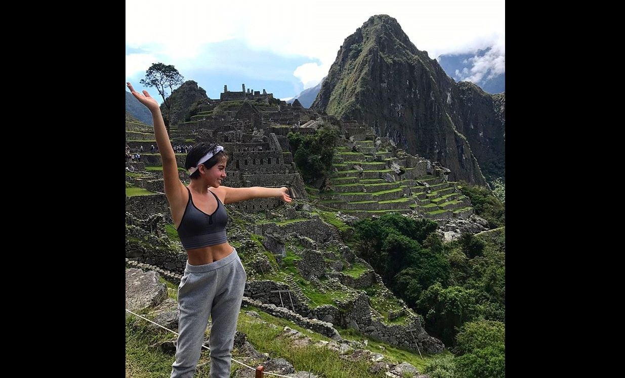 Transformers: Isabela Moner en Machu Picchu