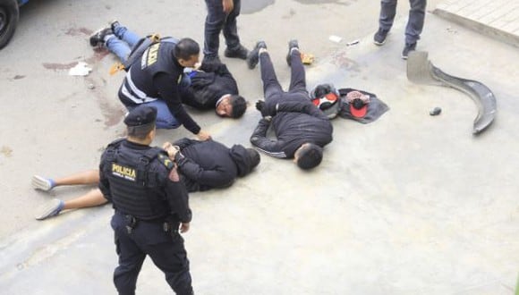 Policía abate a dos presuntos delincuentes tras intento de robo a banco. (Foto: Jessica Vicente / GEC)