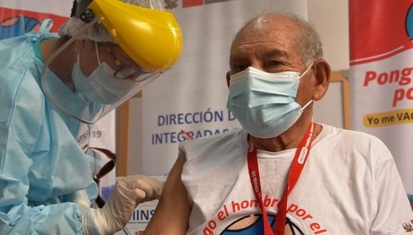 Este viernes 16 de abril inicia vacunación de mayores de 80 años en Lima y Callao (Foto: Andina)