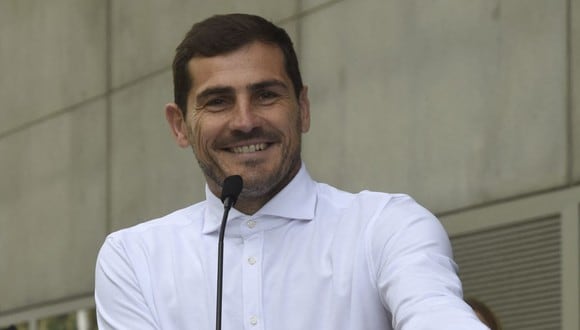Iker Casillas ha negado relación con María José Camacho pero nuevas imágenes de ambos han salido a la luz (Foto: AFP)