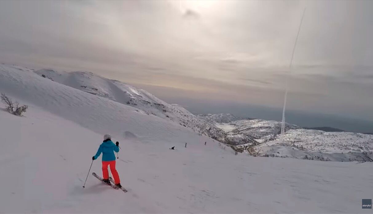 El impresionante derribo de un misil sobre una pista de esquí quedó registrado en video. Ocurrió en Israel. (Storyful | YouTube)