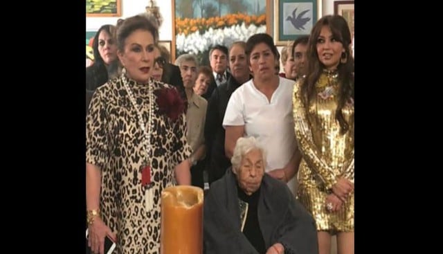 Thalía y Laura se reencontraron en cumpleaños de su abuela.