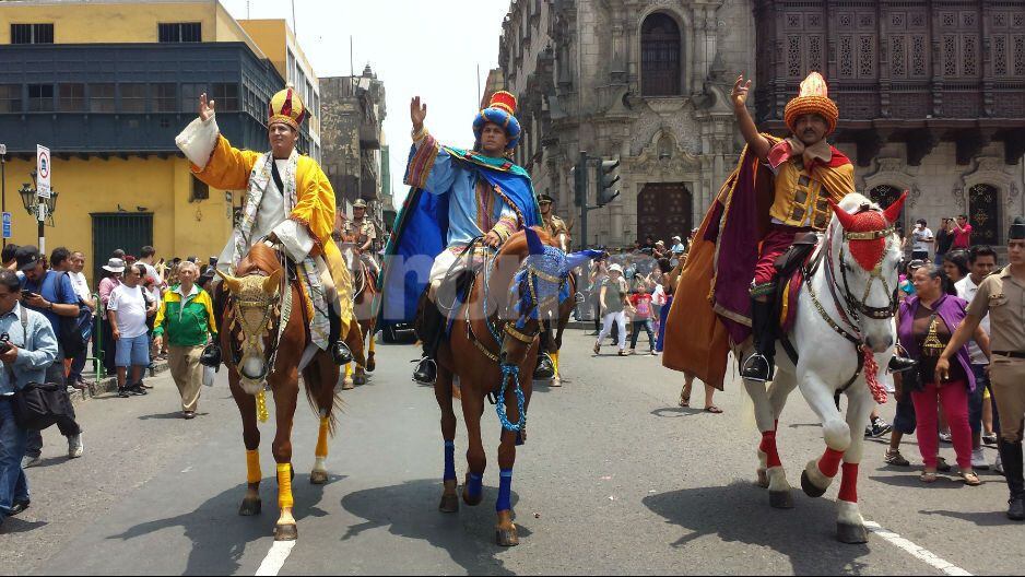 Policía Montada escenifica la 'Bajada de Reyes' en Lima (FOTOS Y VIDEO: Isabel Medina)