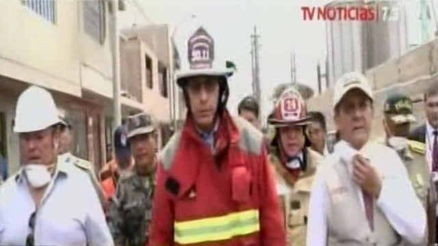 Incendio en Comas: Presidente Martín Vizcarra se 'convirtió' en bombero para inspeccionar emergencia