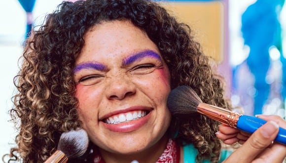 Los nativos digitales huyen de lo tradicional y esto también se aplica al maquillaje. (Foto: RODNAE Productions / Pexels)