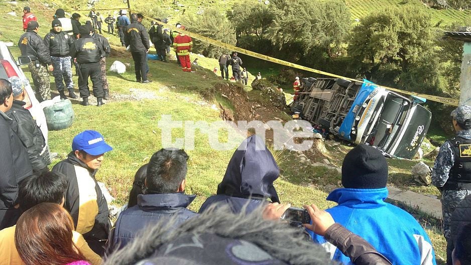 Un bus que se dirigía a Cerro de Pasco cayó a un abismo.