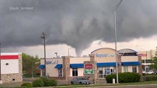 EEUU: tornados azotan Nebraska causando daños y lesiones