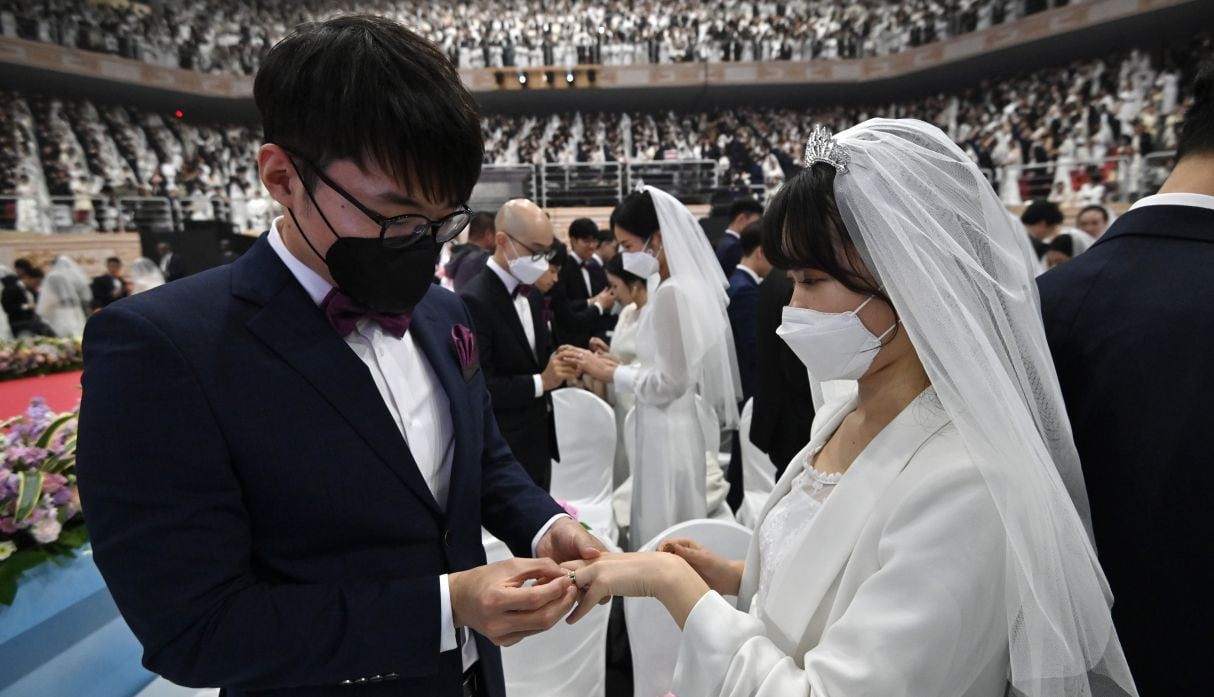 Gigantesco matrimonio colectivo se realizó en Corea del Sur a pesar del coronavirus de Wuhan, China. (AFP).