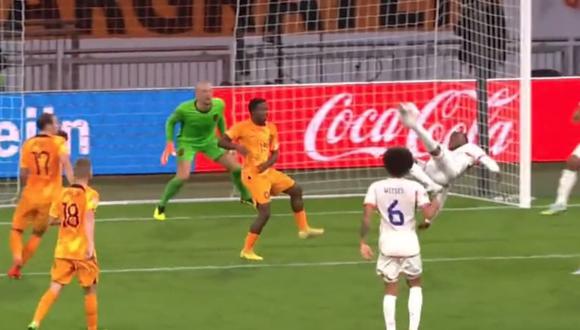 Delantero Dodi Lukebakio estuvo a punto de marcar un golazo en el Bélgica- Países Bajos. (Captura TV)