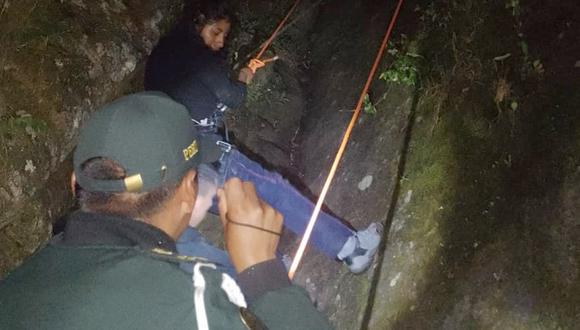 Cusco: Policías rescatan a seis turistas nacionales que quedaron atrapados en montaña cerca a Machu Picchu. (Foto PNP)