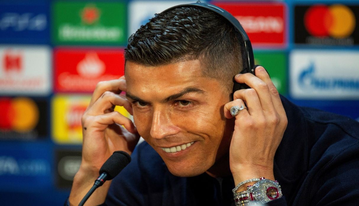 Cristiano Ronaldo apareció en una rueda de prensa con un reloj de dos millones de euros. (Fotos: Agencias)