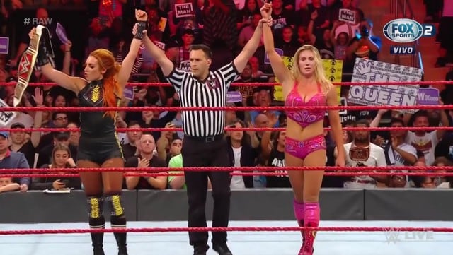 Becky y Charlotte dejaron atrás sus diferencias. (Captura Fox Sports 2)