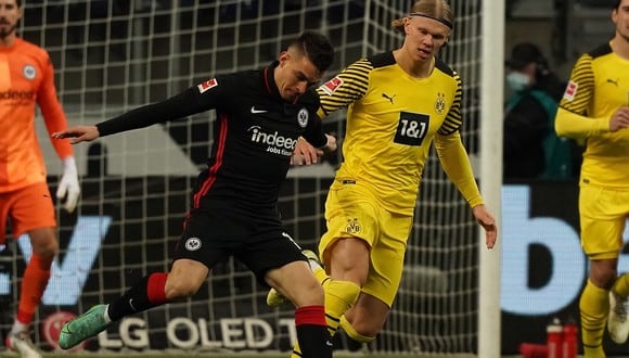 Rafael Santos Borré y Erling Haaland tuvieron un breve altercado en el Eintracht Frankfurt vs. Borussia Dortmund. (Foto: EFE)