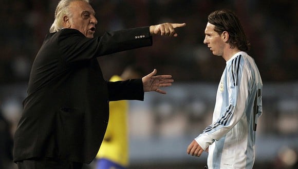 Alfio Basile es el único técnico que dirigió a Diego Maradona y Lionel Messi. (AP)