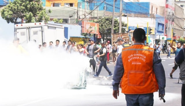 Realizan simulacro de incendio y sismo en concurrido Mercado San José