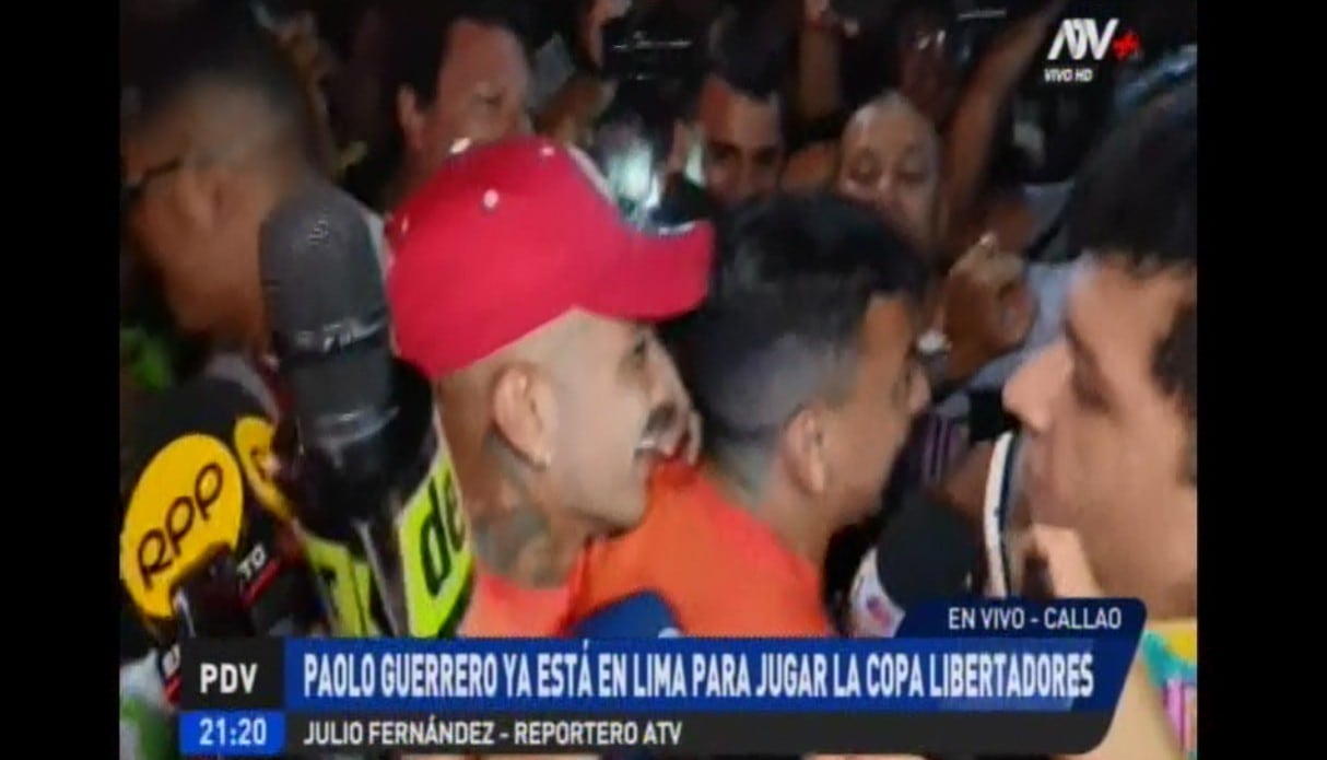 Paolo Guerrero llegó a Lima y se armó el alboroto en el aeropuerto Jorge Chávez.