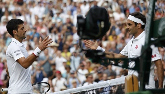 Roger Federer felicitó a Novak Djokovic por ganar 20 torneos de Grand Slam. (Foto: AFP)