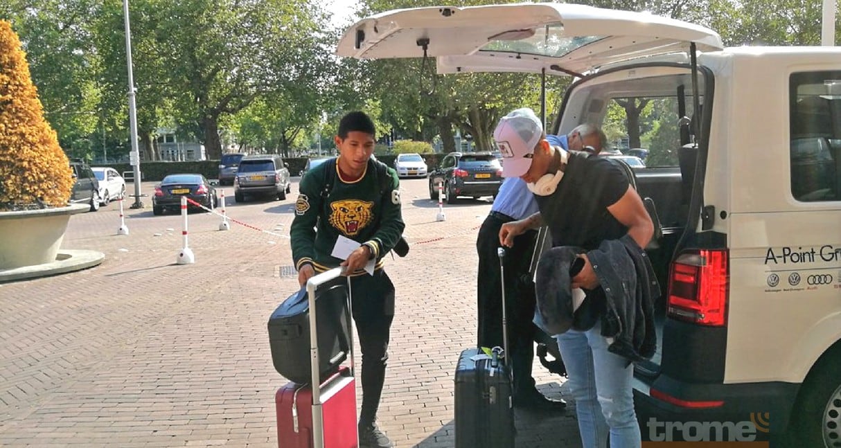 Edison Flores y Ray Sandoval, jugadores de Monarcas Morelia, llegaron a Amsterdam.