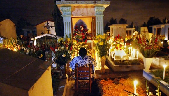 El Día de los Muertos en México, contrario a lo que se puede creer, no es una jornada de luto, sino una celebración por el retorno de los que se fueron. (Foto: JORGE UZON / AFP)
