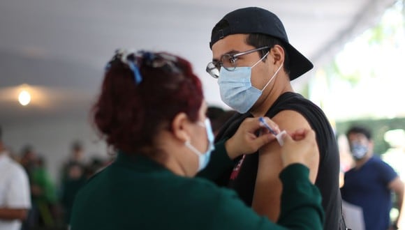 Ucayali: mayores de 18 años serán inmunizadas en la vacunatón de este fin de semana (Foto REFERENCIAL: EFE/Sáshenka Gutiérrez)