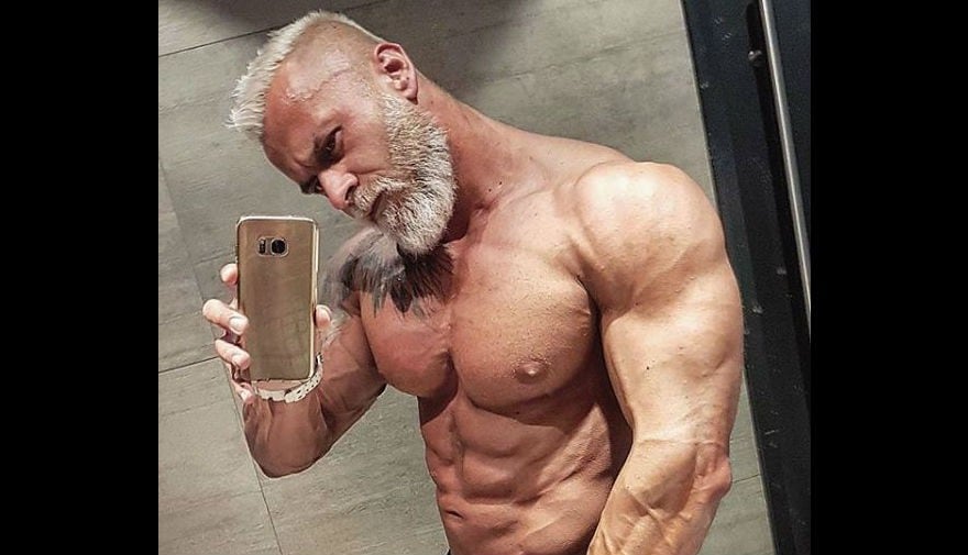 Este hombre quiere verse más viejo cuando muchos quieren lo contrario. (Instagram pavel_ladziak)
