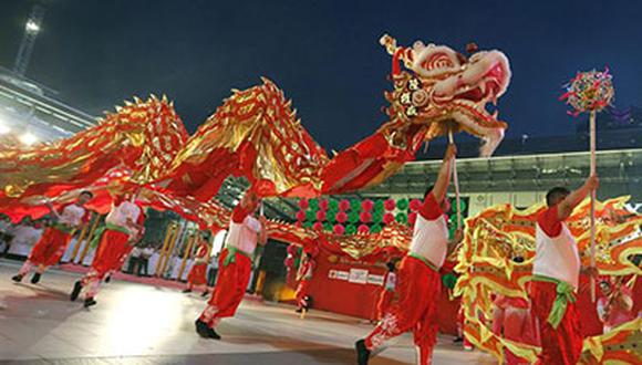 El año nuevo chino es un motivo de reunión familiar, muchas veces la única oportunidad que tienen para reencontrarse durante el año (Foto: AFP)