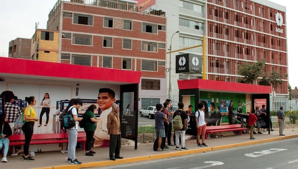 El paradero con botón de pánico se encuentra ubicado en la avenida Tomás Valle. (Difusión)