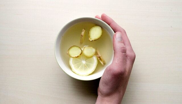 Las infusiones de kion, limón y miel son excelentes para prevenir resfríos. (Foto: Pixabay)