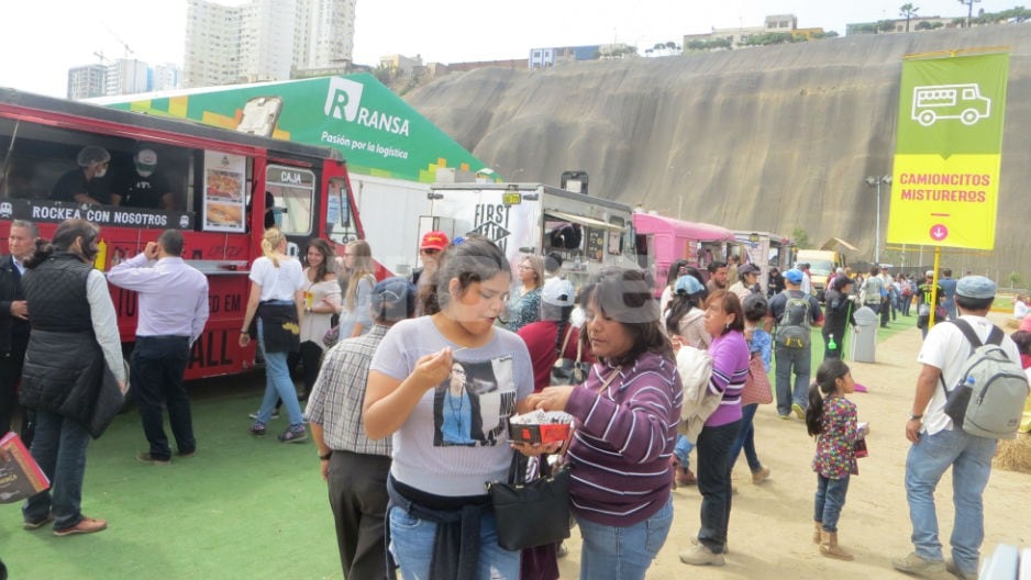Los ‘food trucks’ (camioncitos de comida o camioncitos del sabor) ofrecen sus novedades en Mistura. También tiene gran demanda la cerveza artesanal, en diversos sabores. (FOTOSY VIDEO: Isabel Medina / Trome)