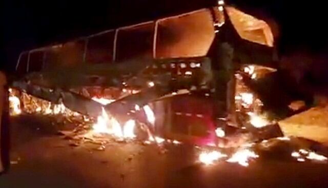 Bus interprovincial incendiado en Chiclayo
