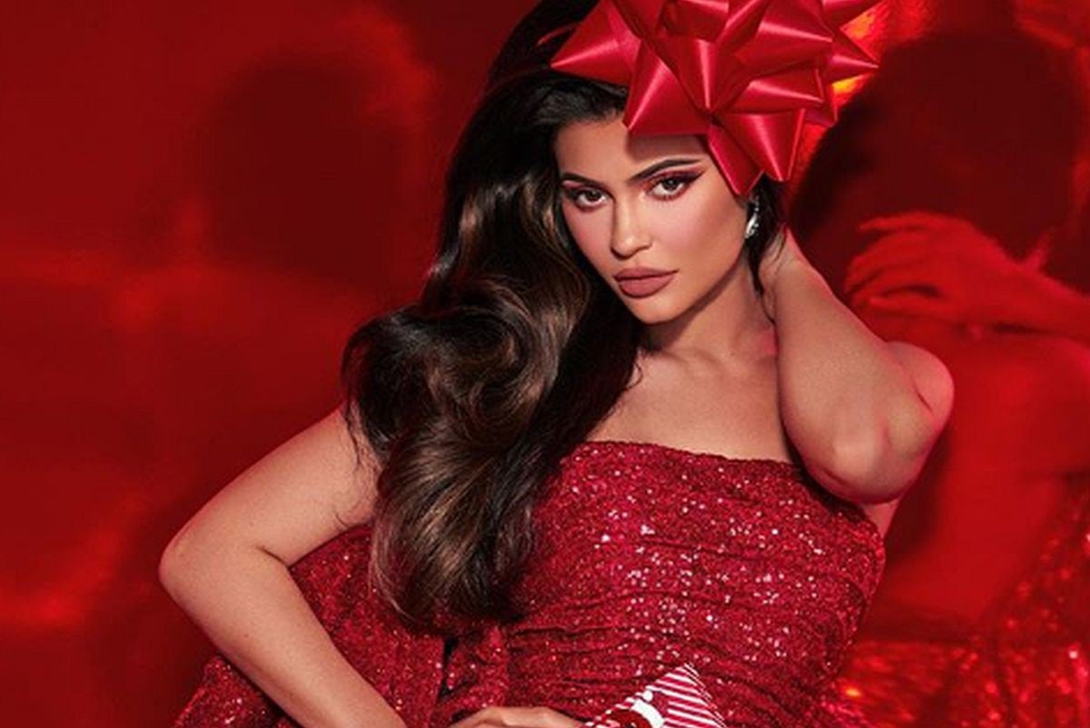 Foto 2 de 5 | Kylie Jenner sorprendió a todos sus seguidores con la sensual sesión de fotos para su nueva colección de Navidad. (Foto: Instagram)