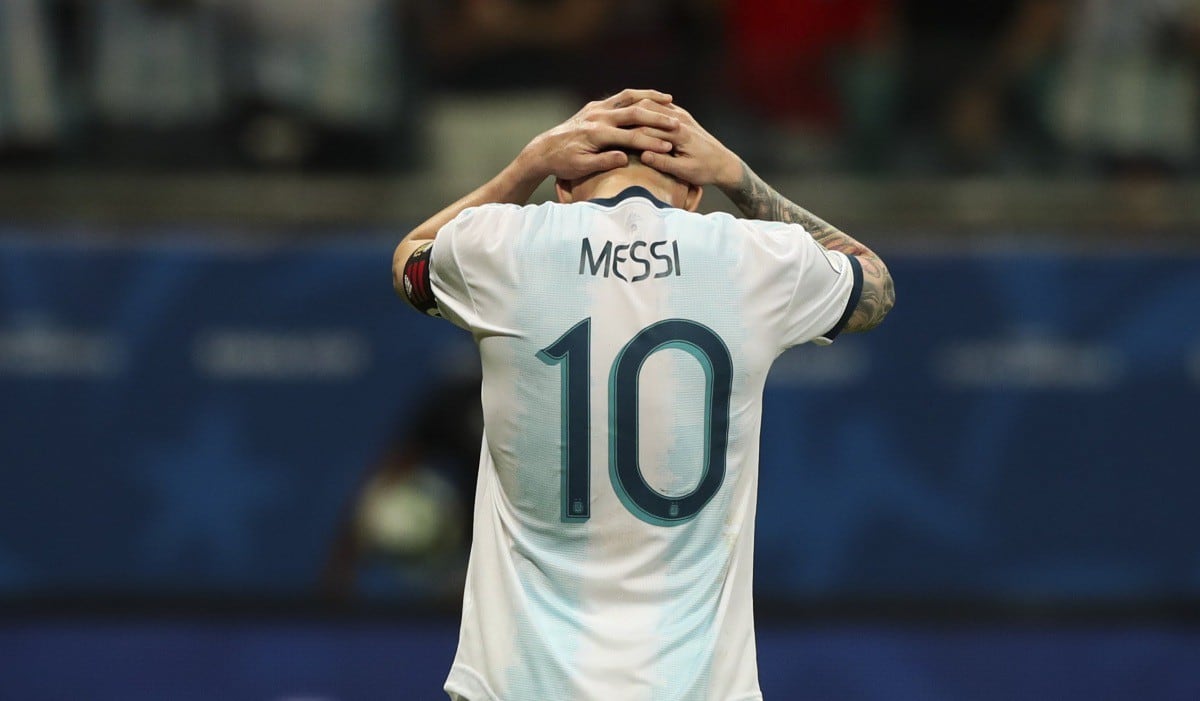 Con Messi, Argentina perdió 2-0 ante Colombia en su debut por el Grupo B de la Copa América