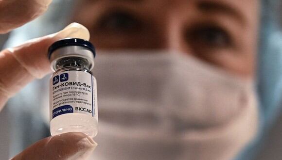 La vacuna rusa Sputnik V ya se viene usando en algunos países. (Foto: Alexander NEMENOV / AFP).