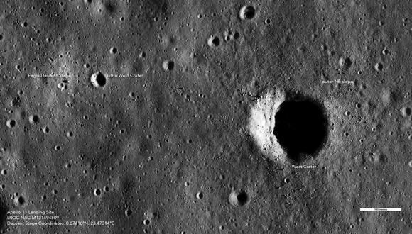 En esta imagen anotada y sin fecha obtenida de la NASA, se ve la etapa de descenso (L) del módulo lunar Eagle del Apolo 11 cerca del cráter Little West. (Photo by HO/NASA/Goddard/Arizona State University/AFP)