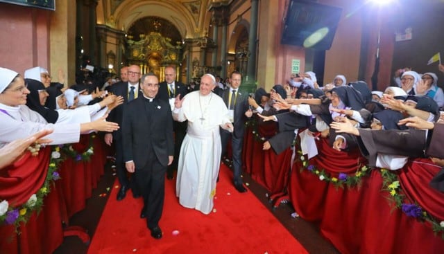 Papa Francisco con las monjas de claustro. Foto: Andina